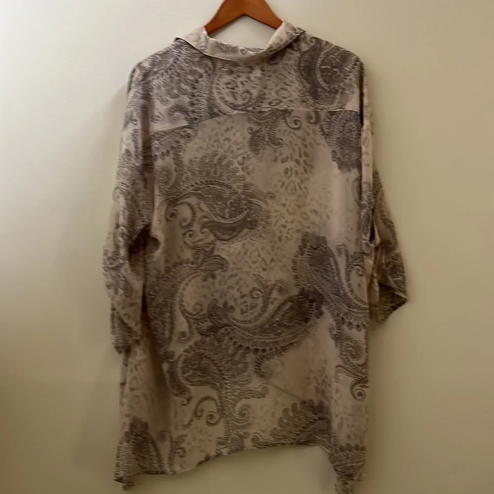 Chico’s Sheer Cream and Gray Paisley Blouse Size 2 - Picture 6 of 6